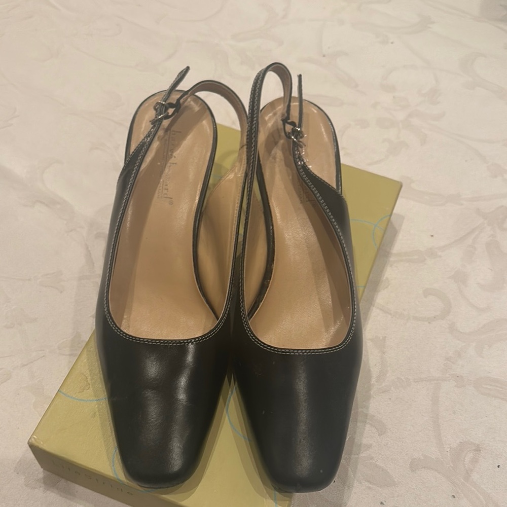 Elegant Black Leather Slingback Women's Shoes Sz 9. 2.25in heel